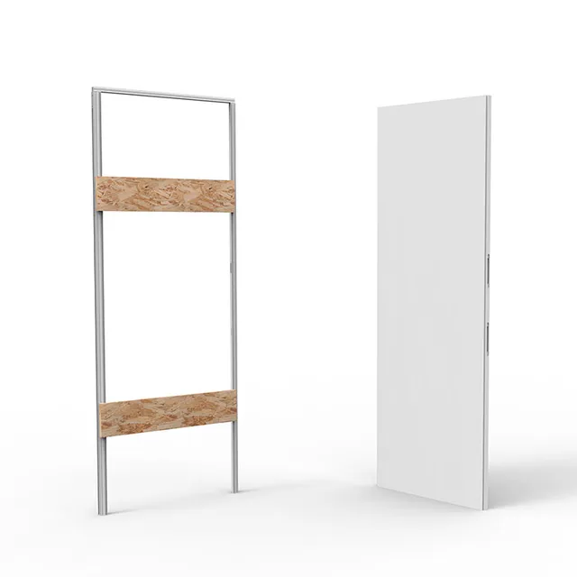 xREVERx XL Doppia porta battente filo muro reversibile su stessa parete. Entrambe le porte si aprono verso l'esterno, la porta di sinistra ha maniglia a destra, mentre la porta a destra ha maniglia a sinistra. L'ambiente è moderno con una poltrona robbo bordeaux al centro e la parete di riferimento comprese le porte è di colore beige.